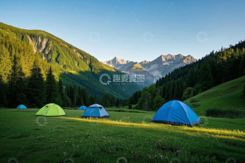 高清大图下载【趣麦麦图】山间草地的露营帐篷场景