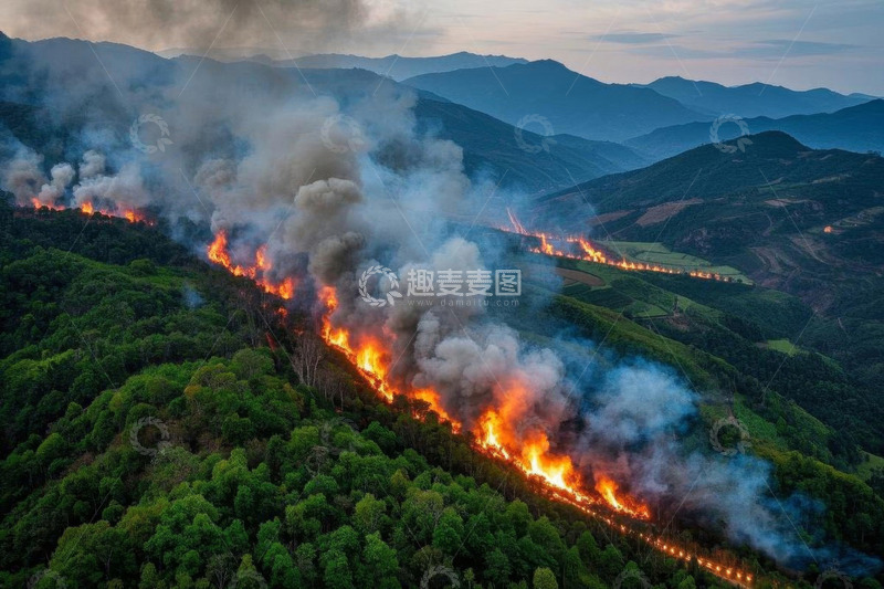高清大图下载【趣麦麦图】山林间蔓延的熊熊野火