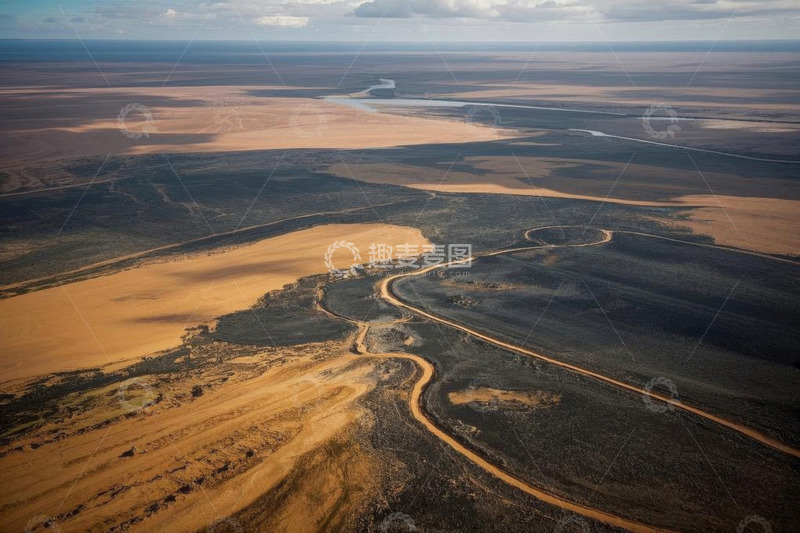 高清大图下载【趣麦麦图】航拍广袤沙漠与蜿蜒道路