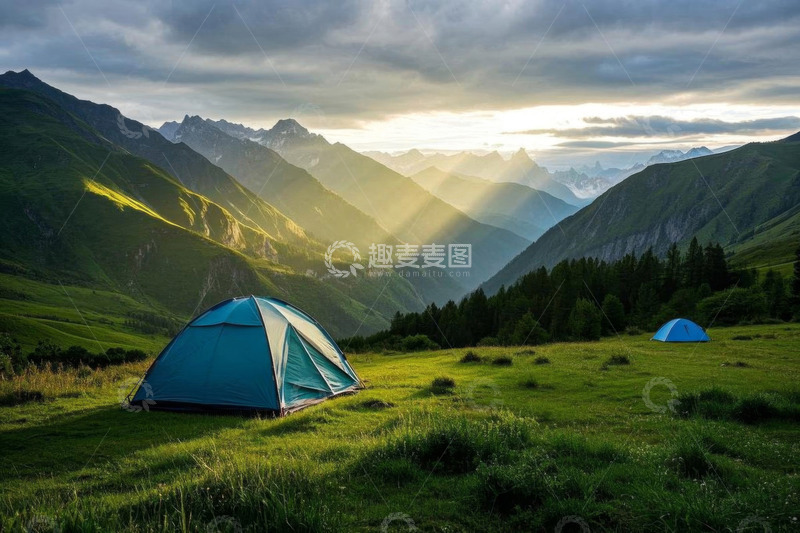 高清大图下载【趣麦麦图】山间草地露营帐篷风景