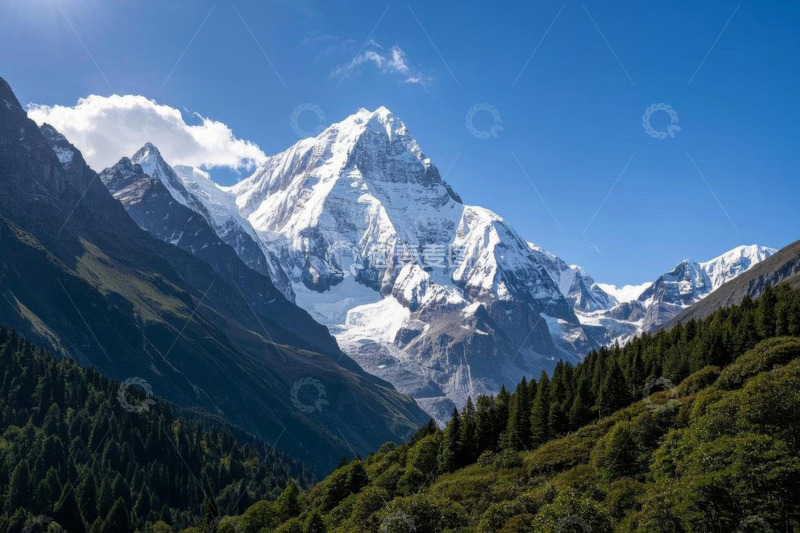 高清大图下载【趣麦麦图】巍峨雪山与山林景观