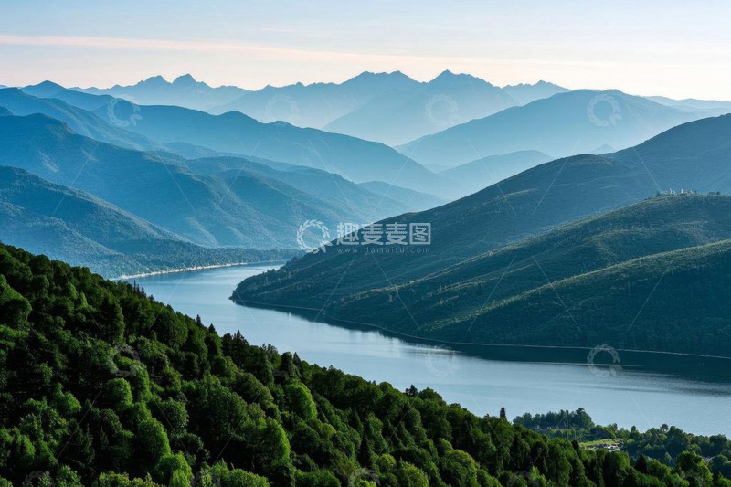 高清大图下载【趣麦麦图】青山绿水环绕的自然风光
