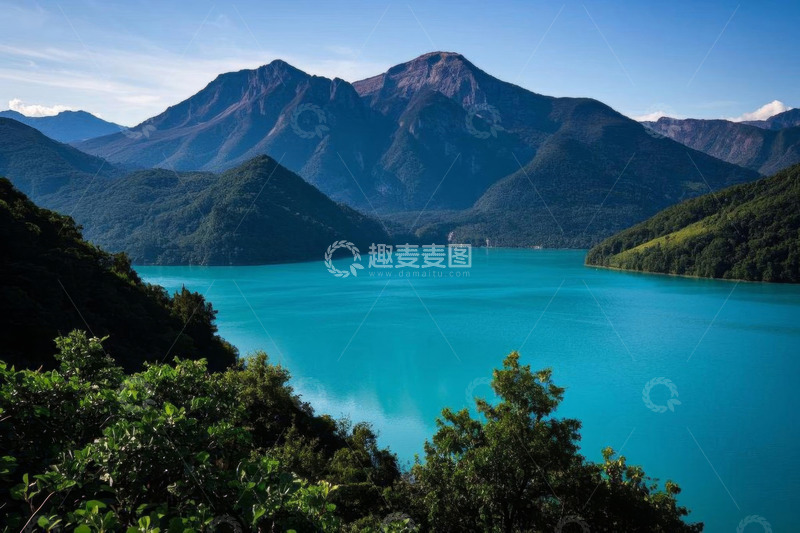 高清大图下载【趣麦麦图】蓝湖青山自然风光全景