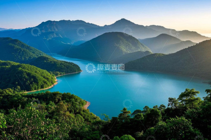 高清大图下载【趣麦麦图】青山绿水间的湖泊风光