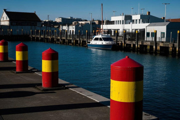 港口码头停泊的船只景象