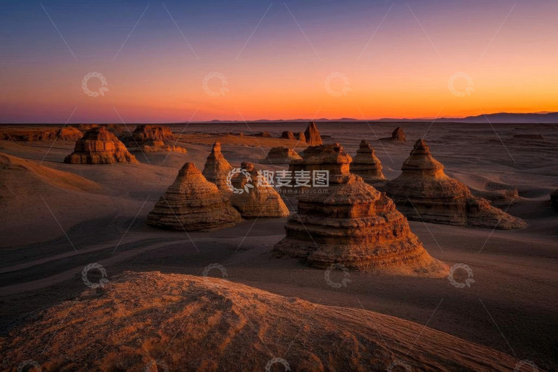 高清大图下载【趣麦麦图】沙漠雅丹地貌黄昏景象