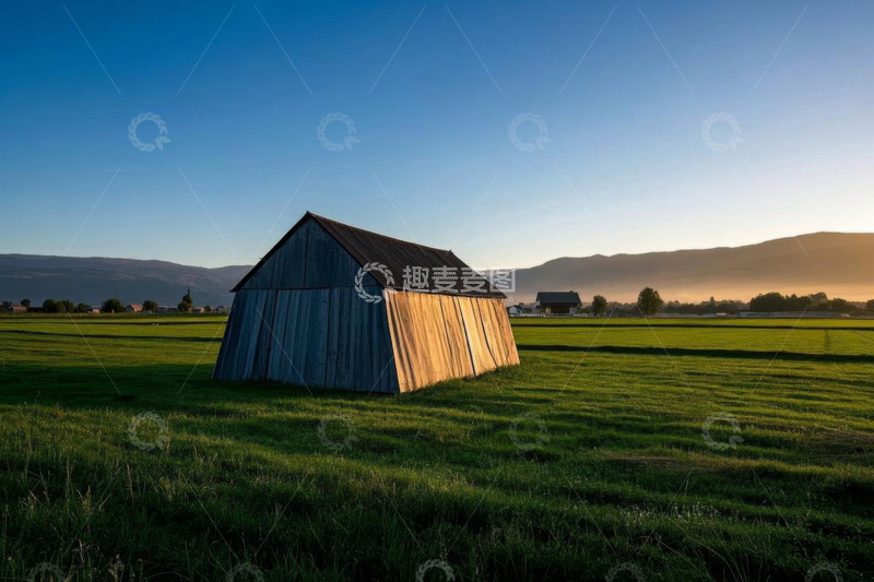 高清大图下载【趣麦麦图】田野中的木质谷仓