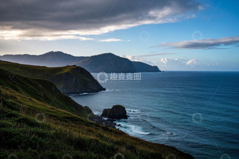 高清大图下载【趣麦麦图】海岸边山峦与海洋风景