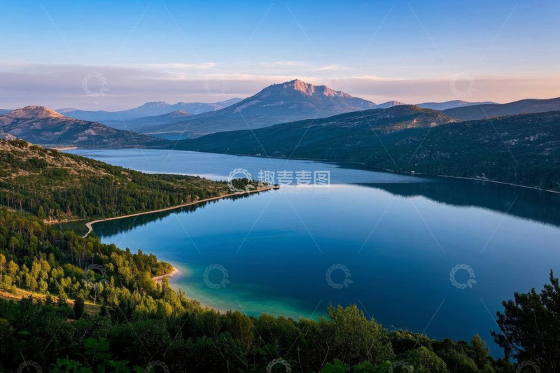 高清大图下载【趣麦麦图】山间湖泊自然风光全景