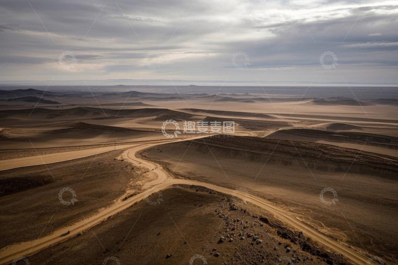 高清大图下载【趣麦麦图】沙漠中蜿蜒的道路航拍图