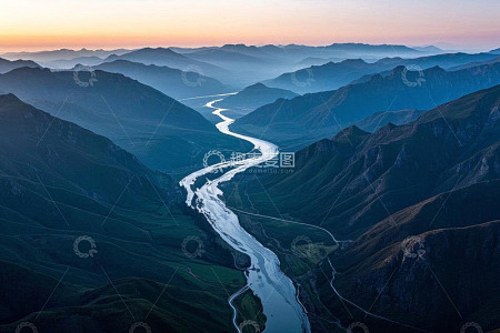 山川间蜿蜒河流航拍风景