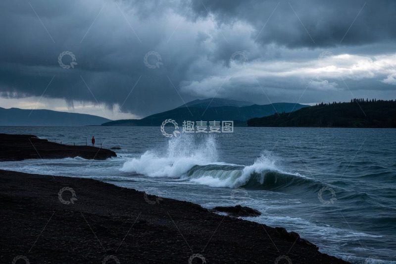 高清大图下载【趣麦麦图】暴风雨前海畔一人独立景象