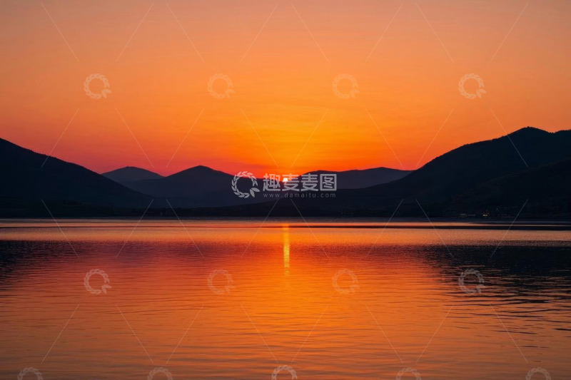 高清大图下载【趣麦麦图】湖面夕阳与远山风景