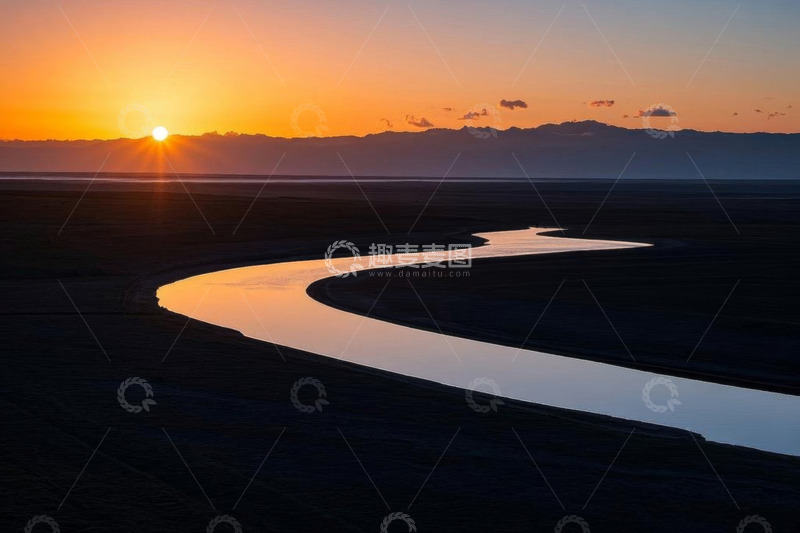 高清大图下载【趣麦麦图】日落时分河流与远山景观
