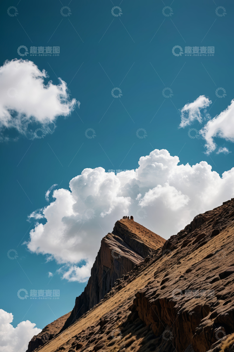 高清大图下载【趣麦麦图】蓝天白云下的山峰景观