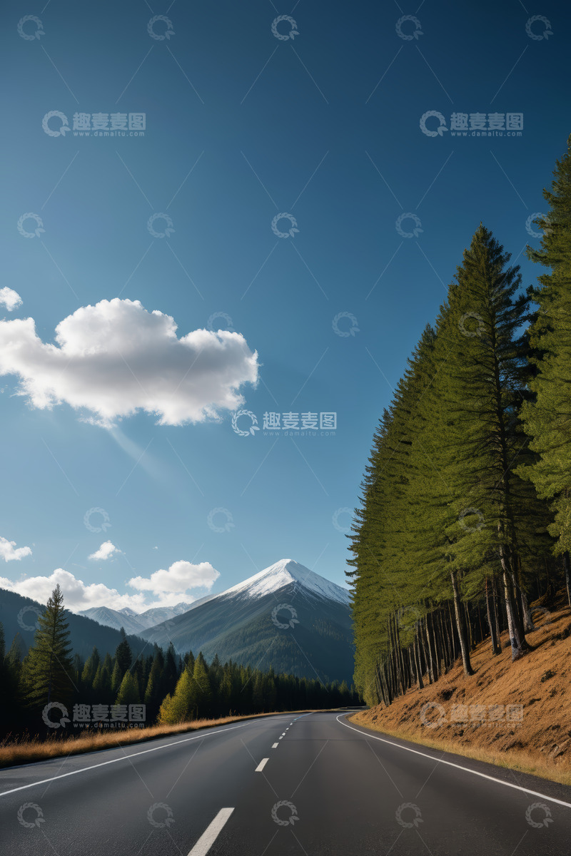 高清大图下载【趣麦麦图】山区公路旁森林与雪山景象