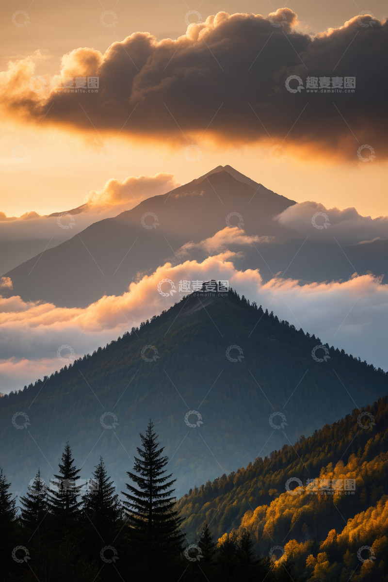 高清大图下载【趣麦麦图】夕阳下云雾缭绕的山峦风景