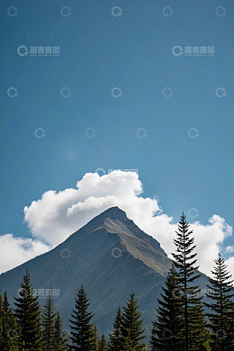 蓝天白云下的山峰与松林