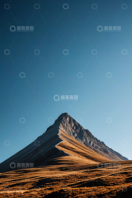 巍峨山峰与蓝天背景风光