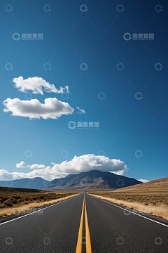 空旷道路与远山蓝天白云景象
