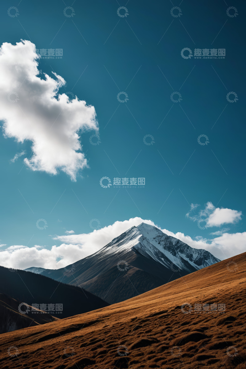 高清大图下载【趣麦麦图】雪山与开阔草地风景