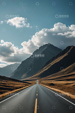 旷野中延伸向远方的公路
