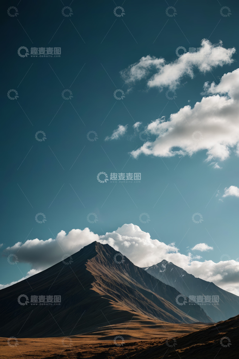 高清大图下载【趣麦麦图】蓝天白云下的巍峨山脉