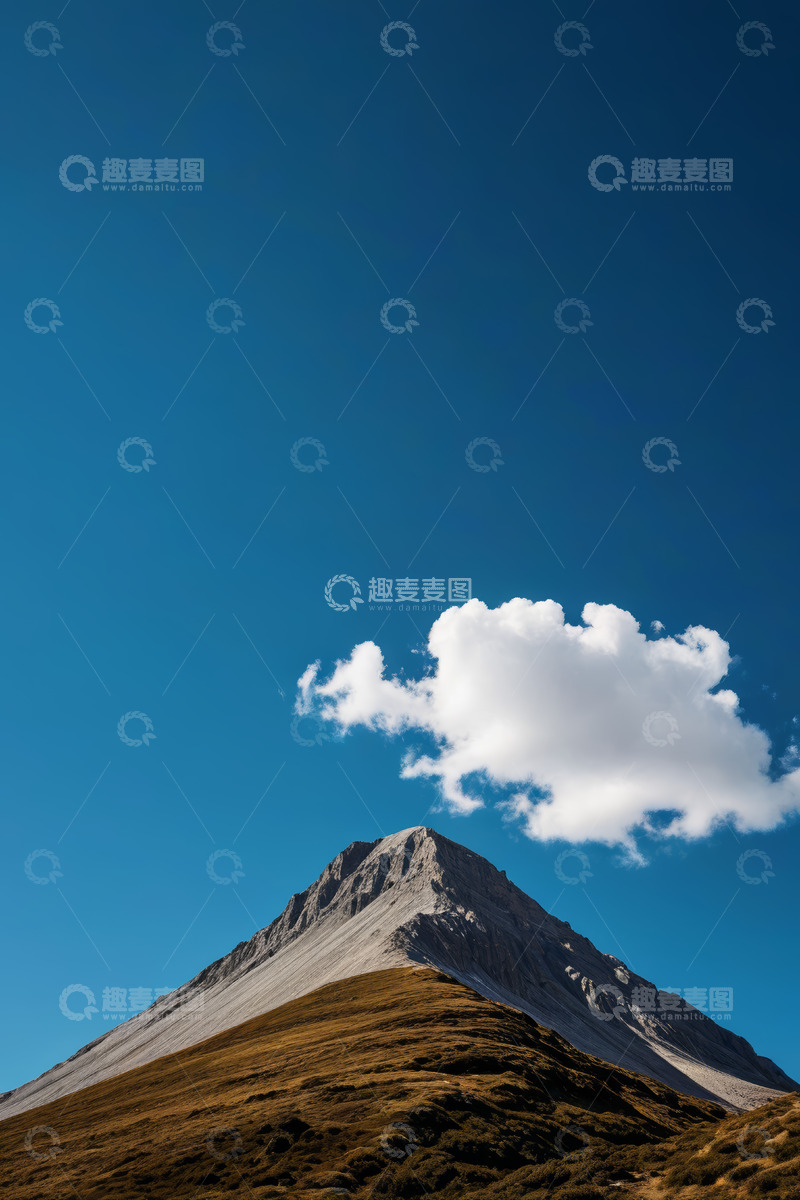 高清大图下载【趣麦麦图】蓝天白云下的山峰风景