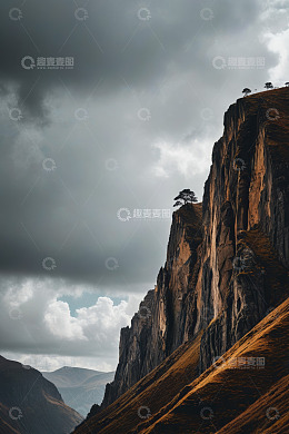 悬崖边的壮丽山景