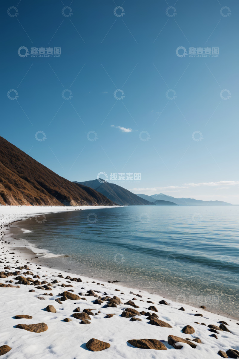 高清大图下载【趣麦麦图】雪山下的海滩与清澈海水景观