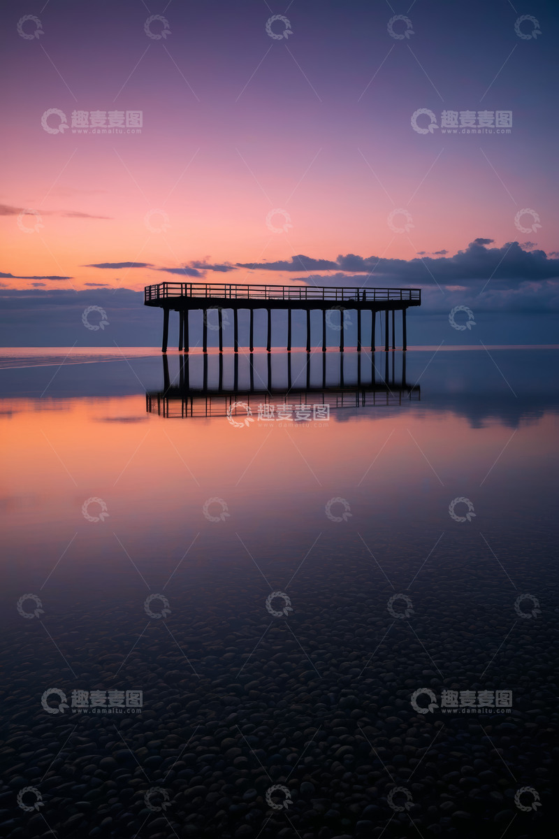 高清大图下载【趣麦麦图】海边栈桥日出风光