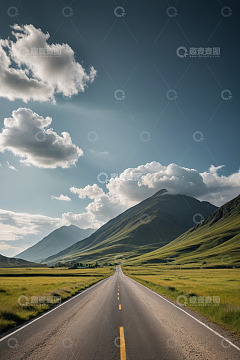 公路延伸至远方自然风光