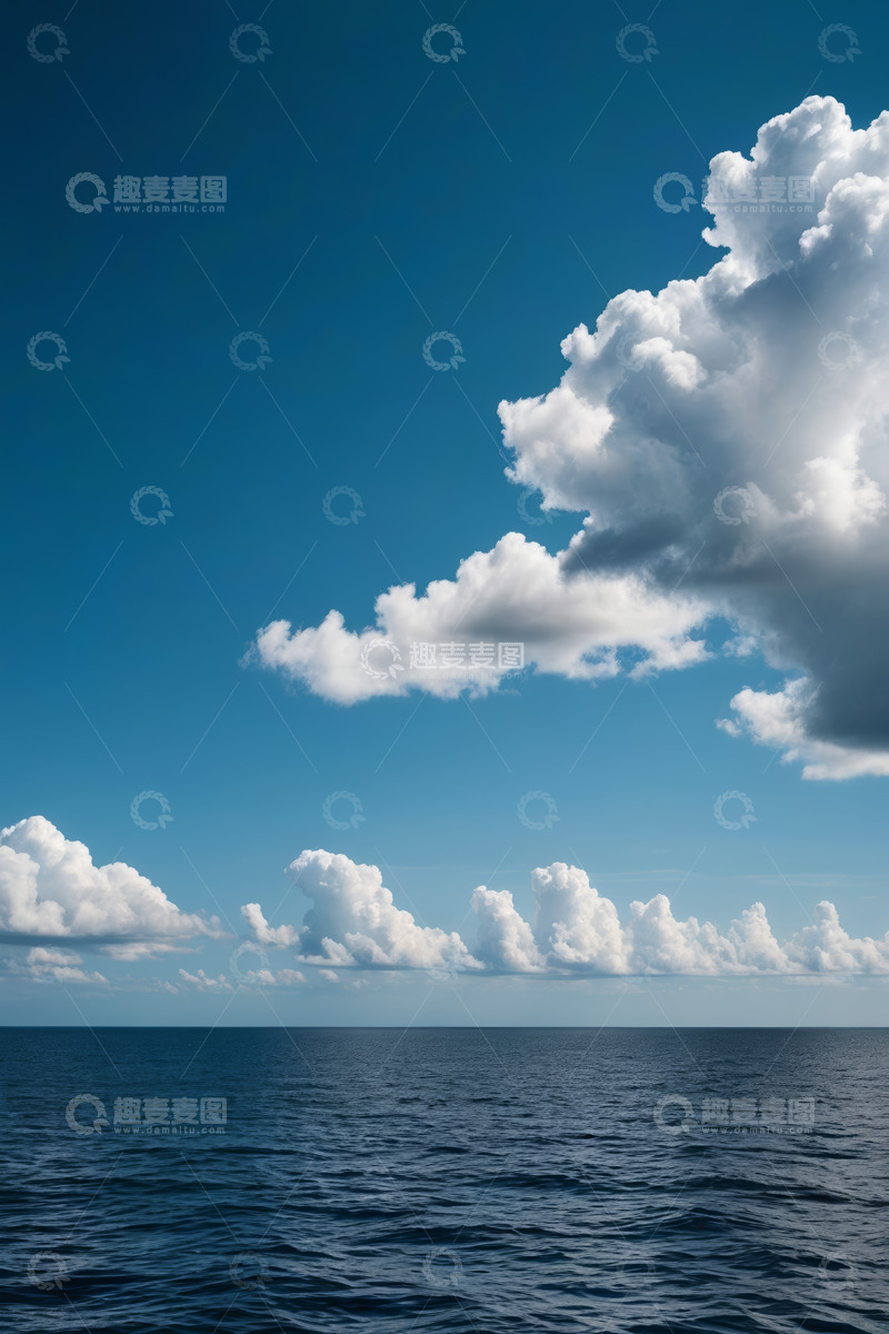 高清大图下载【趣麦麦图】蓝色海洋与天空中的白云