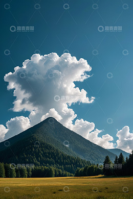 蓝天白云下的山林与草地景观