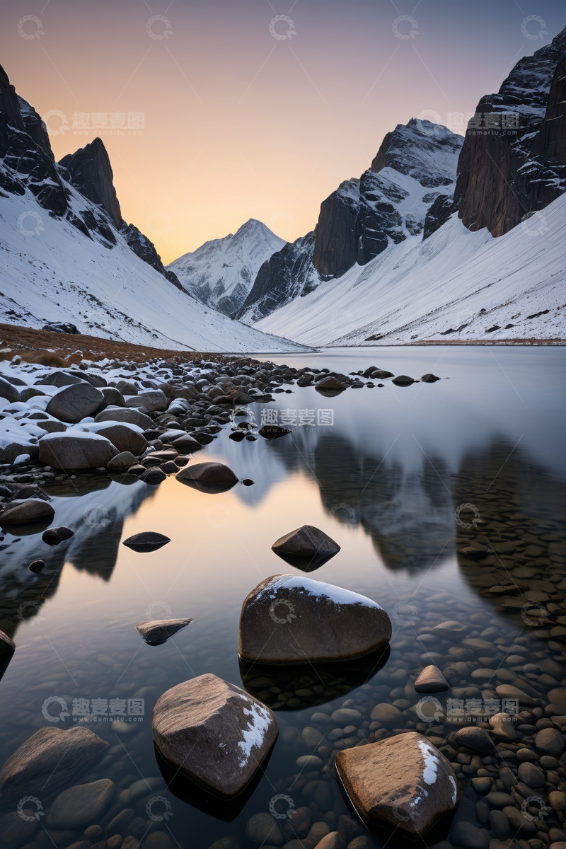 高清大图下载【趣麦麦图】雪山湖泊静谧自然风光