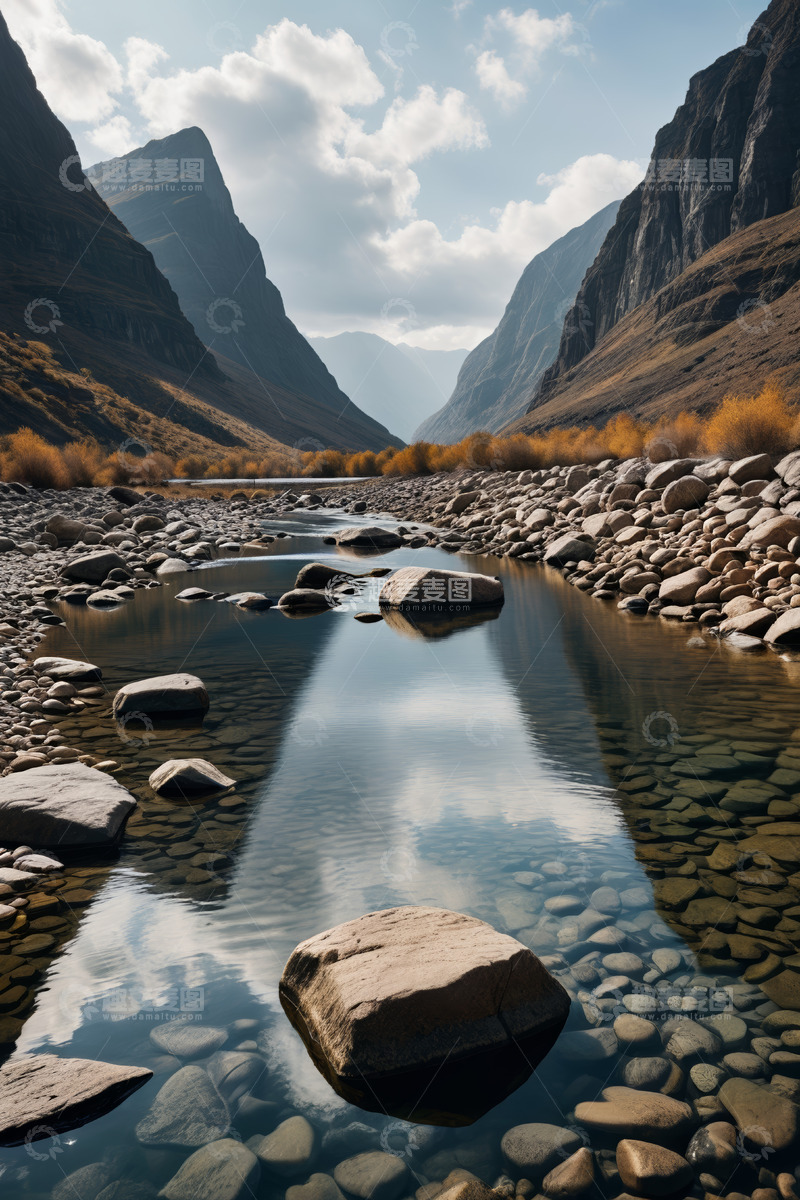 高清大图下载【趣麦麦图】山间清澈溪流与岩石风景