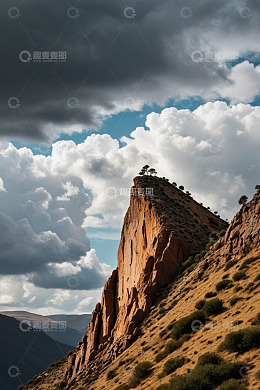 高山悬崖与天空云彩景观