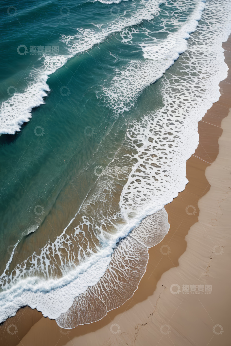 高清大图下载【趣麦麦图】俯拍海浪拍打沙滩景象