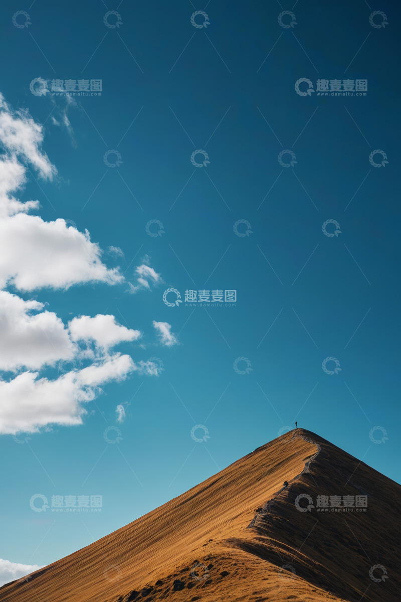 高清大图下载【趣麦麦图】蓝天背景下的山丘景观