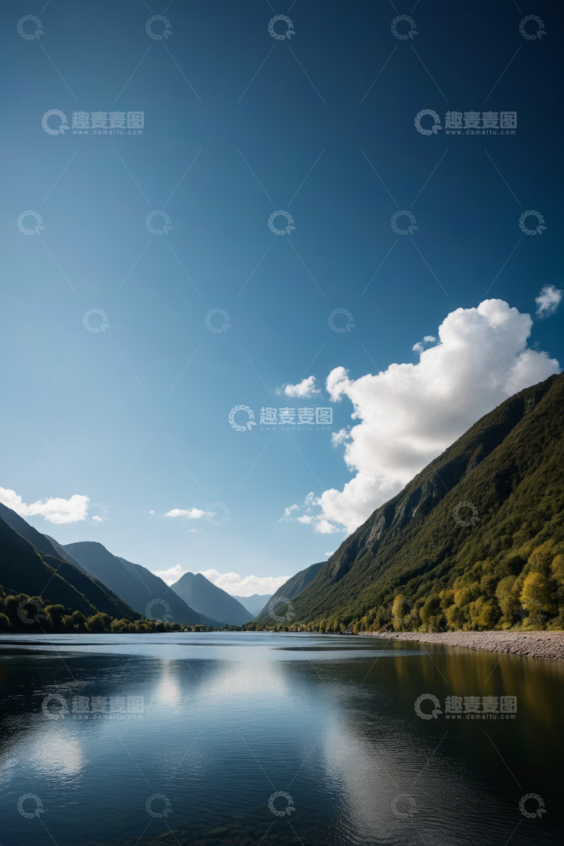 高清大图下载【趣麦麦图】山水相依的宁静湖泊风光