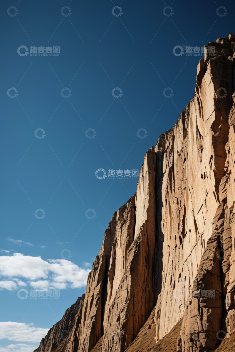 高清大图下载【趣麦麦图】蓝天白云下的陡峭悬崖景观
