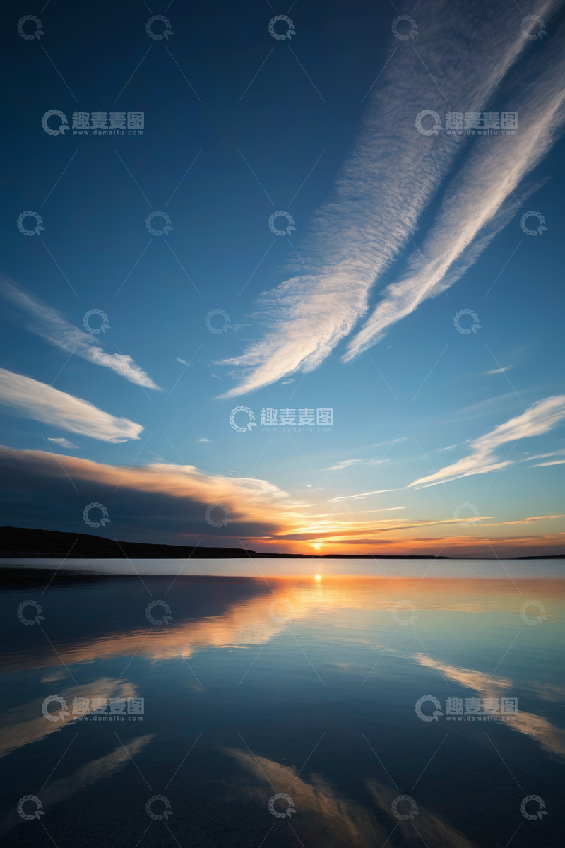 高清大图下载【趣麦麦图】水面倒影下的日落天空景象