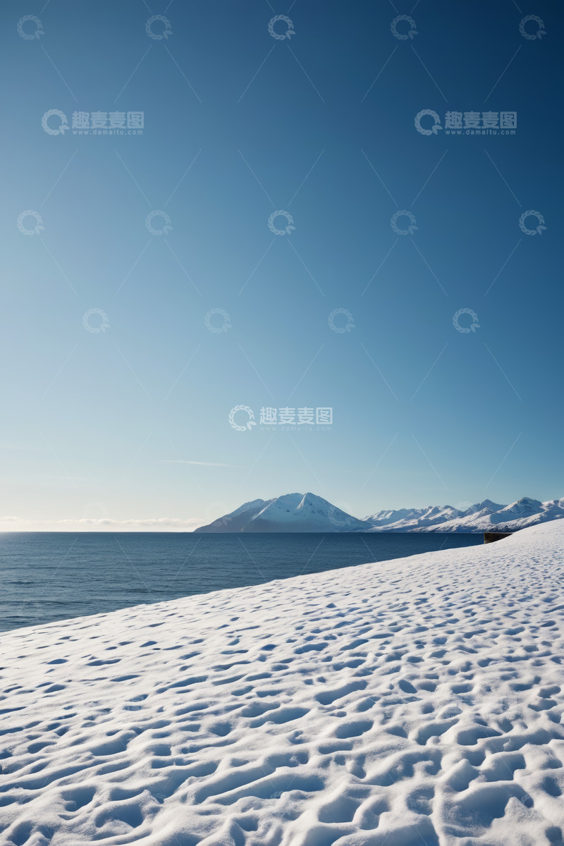 高清大图下载【趣麦麦图】雪山下的海边雪景