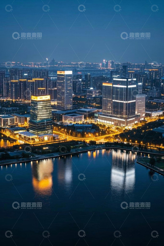 城市湖畔高楼夜景俯瞰