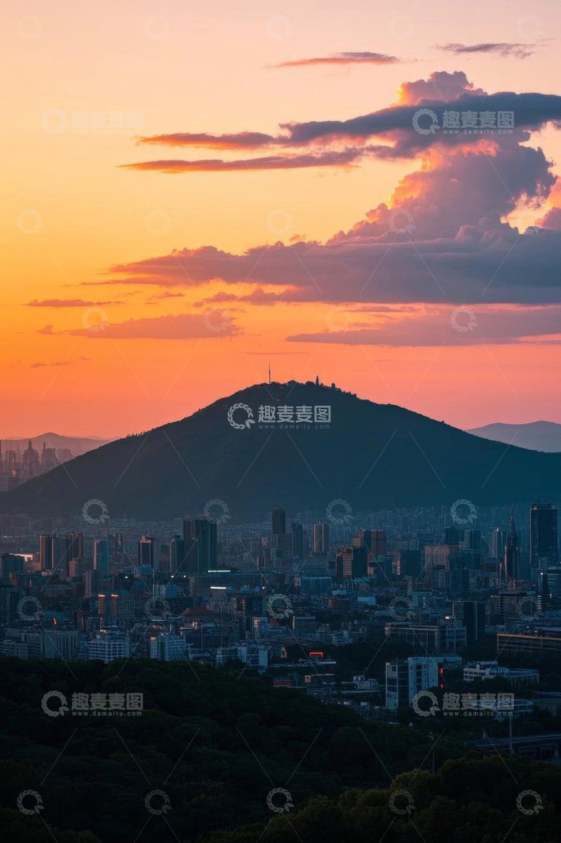 高清大图下载【趣麦麦图】城市日落远景与山丘景观