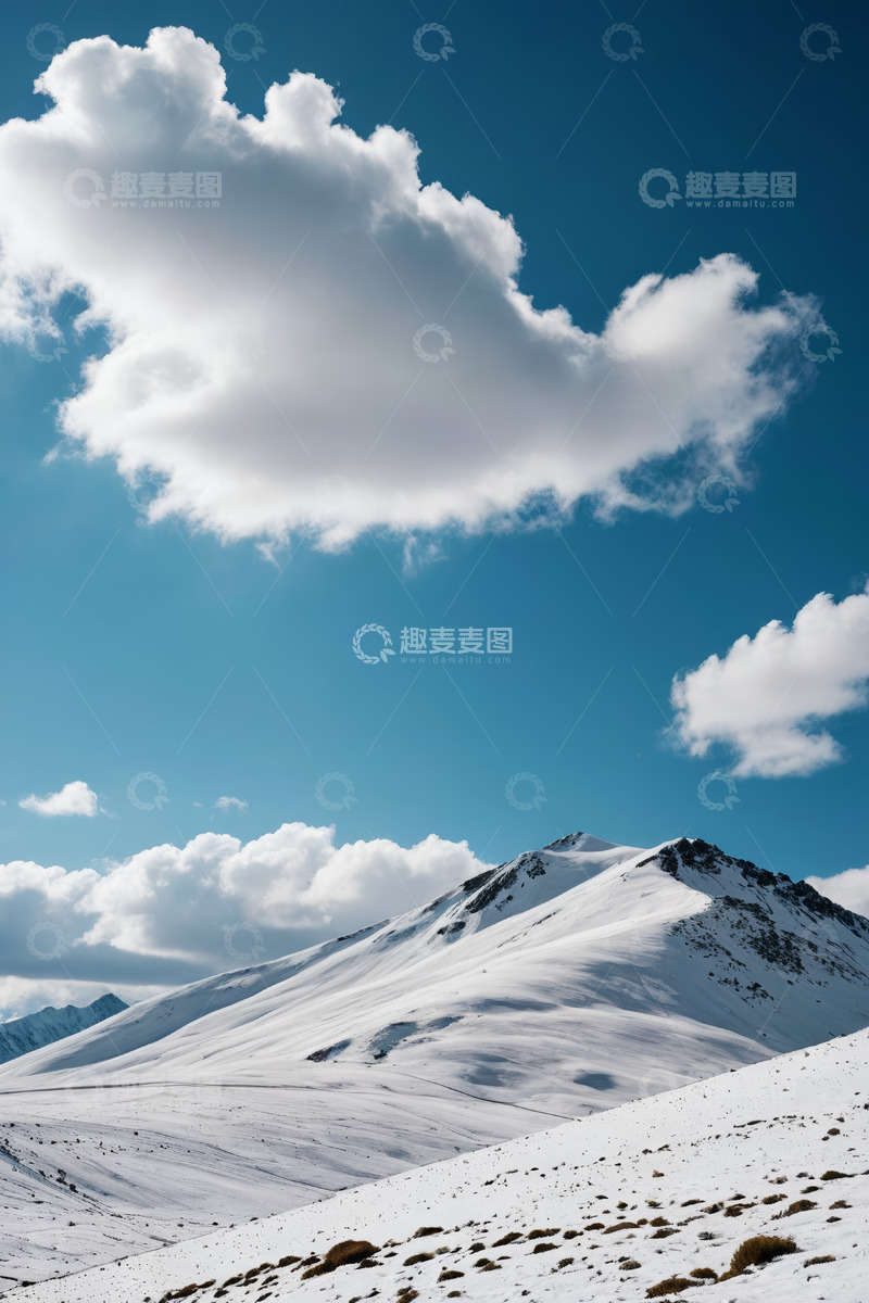 高清大图下载【趣麦麦图】蓝天白云下的雪山风景
