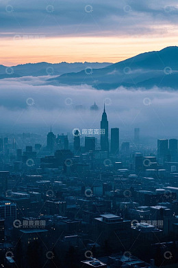 云雾中的城市与远山景观