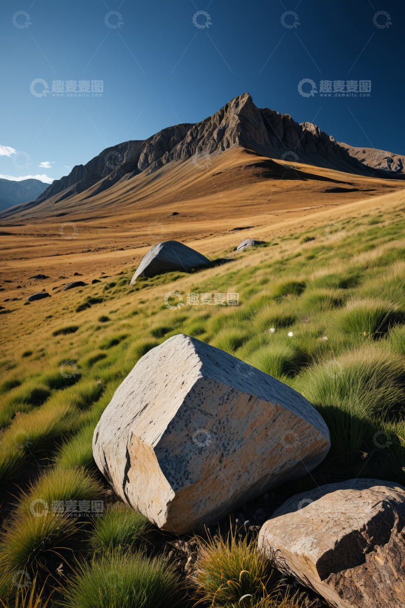 高清大图下载【趣麦麦图】户外山地草地巨石风景