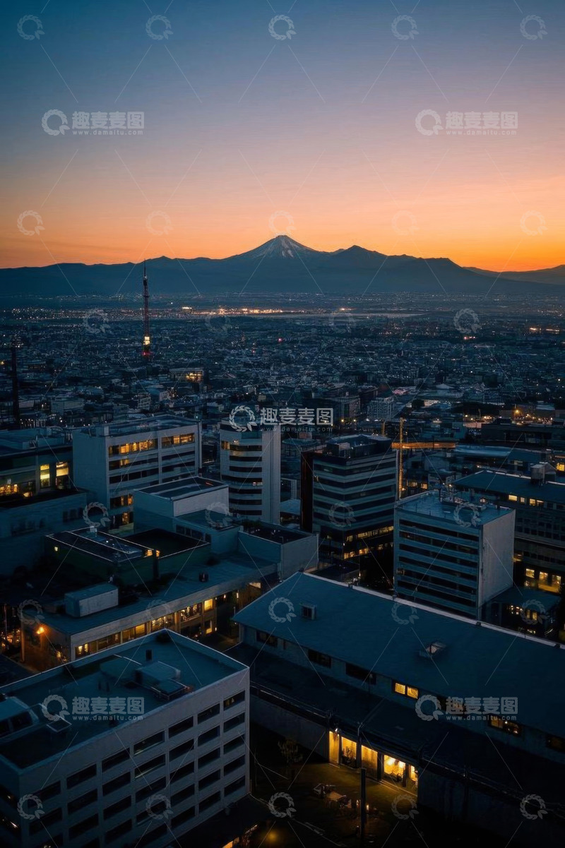 高清大图下载【趣麦麦图】城市夜景与远处雪山景观