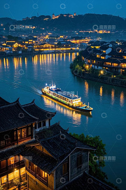 河畔古建筑夜景与游船景观